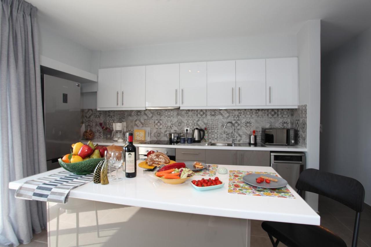 Edem Beach Apartment With Sea View By Athenian Homes Esterno foto